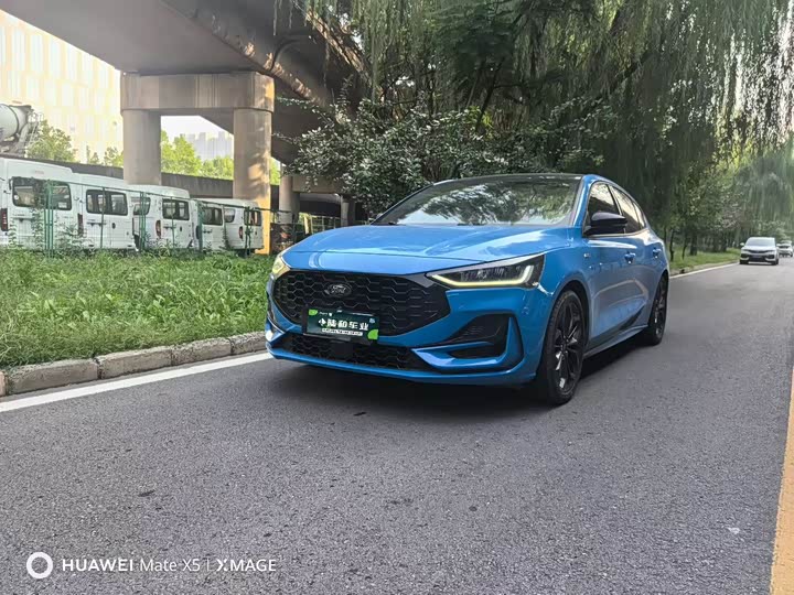 Ford Focus 2022 2022款 三厢 EcoBoost 180 自动ST Line