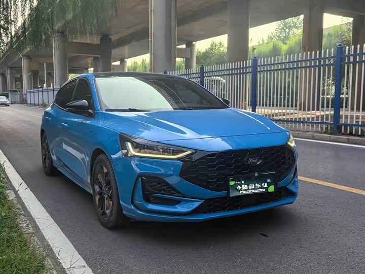 Ford Focus 2022 2022款 三厢 EcoBoost 180 自动ST Line