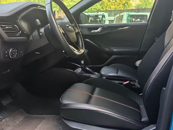 Ford Focus 2022 2022款 三厢 EcoBoost 180 自动ST Line