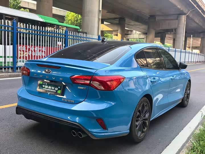 Ford Focus 2022 2022款 三厢 EcoBoost 180 自动ST Line