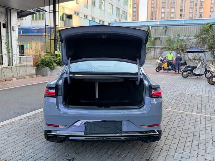 Geely Preface L 2024 2024款 油混 1.5TD 天宫版