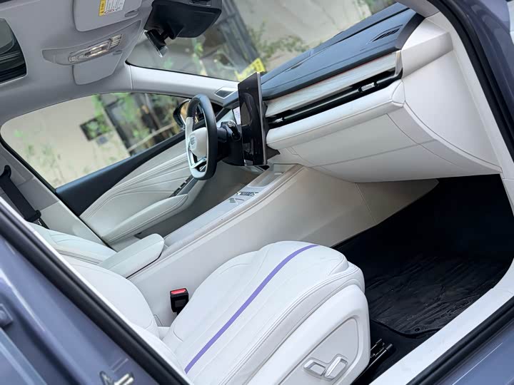 Geely Preface L 2024 2024款 油混 1.5TD 天宫版