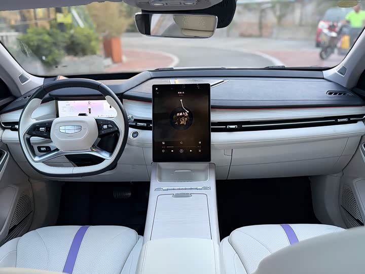 Geely Preface L 2024 2024款 油混 1.5TD 天宫版