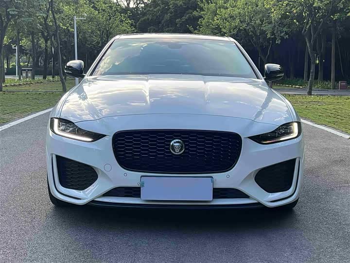 Jaguar XE L 2024 2024款 2.0T 250PS R-DYNAMIC S耀黑运动版