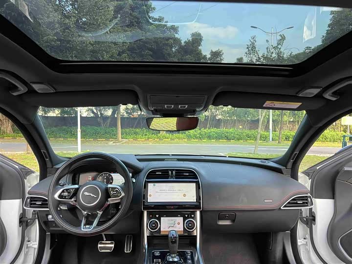 Jaguar XE L 2024 2024款 2.0T 250PS R-DYNAMIC S耀黑运动版