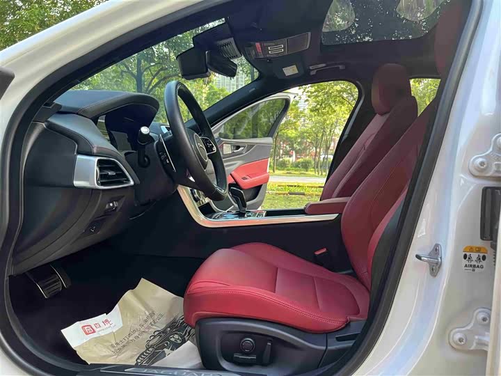 Jaguar XE L 2024 2024款 2.0T 250PS R-DYNAMIC S耀黑运动版