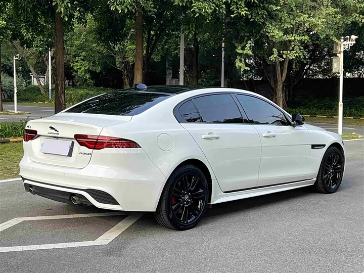Jaguar XE L 2024 2024款 2.0T 250PS R-DYNAMIC S耀黑运动版