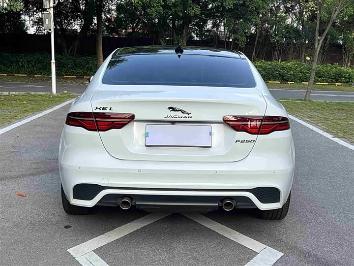Jaguar XE L 2024 2024款 2.0T 250PS R-DYNAMIC S耀黑运动版
