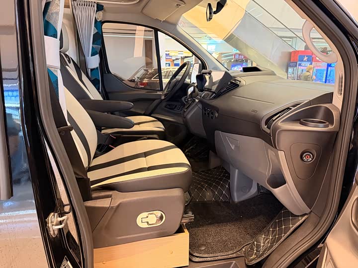 Ford Transit 2021 2021款 2.0T汽油自动高级营运商旅型中轴中顶9座国VI