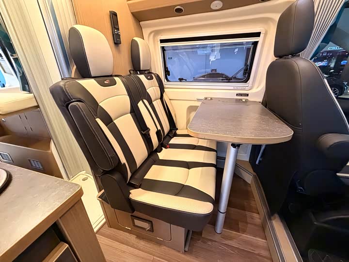 Ford Transit 2021 2021款 2.0T汽油自动高级营运商旅型中轴中顶9座国VI