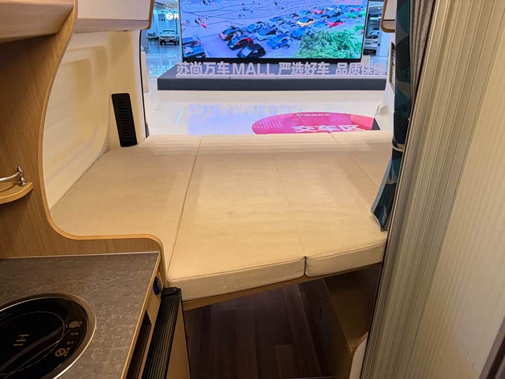 Ford Transit 2021 2021款 2.0T汽油自动高级营运商旅型中轴中顶9座国VI