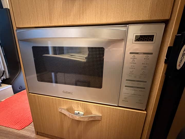 Ford Transit 2021 2021款 2.0T汽油自动高级营运商旅型中轴中顶9座国VI