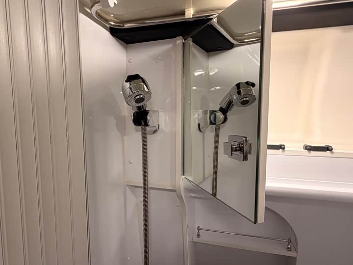 Ford Transit 2021 2021款 2.0T汽油自动高级营运商旅型中轴中顶9座国VI