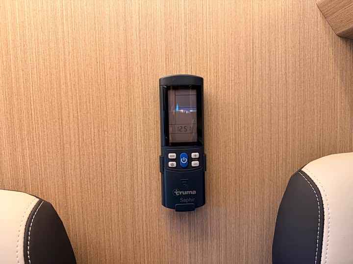 Ford Transit 2021 2021款 2.0T汽油自动高级营运商旅型中轴中顶9座国VI