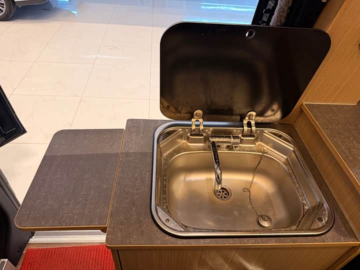 Ford Transit 2021 2021款 2.0T汽油自动高级营运商旅型中轴中顶9座国VI