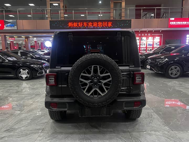 Jeep Wrangler 2024 2024款 2.0T 撒哈拉四门版