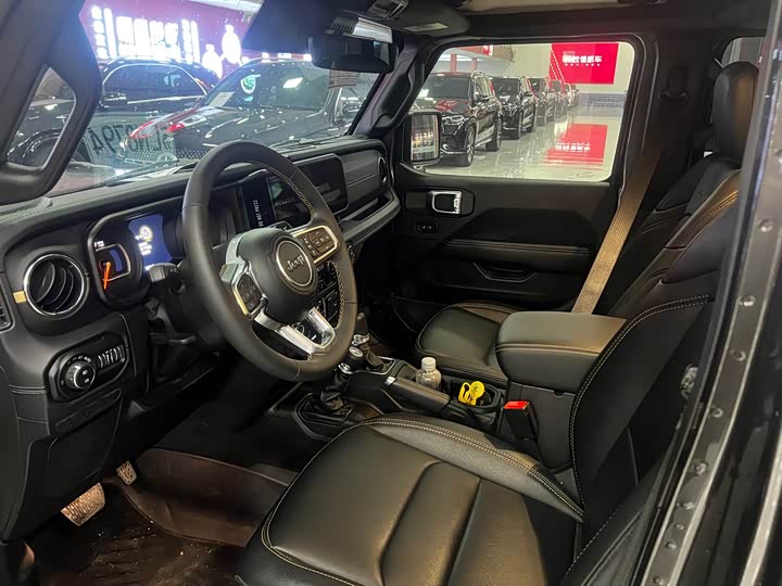 Jeep Wrangler 2024 2024款 2.0T 撒哈拉四门版