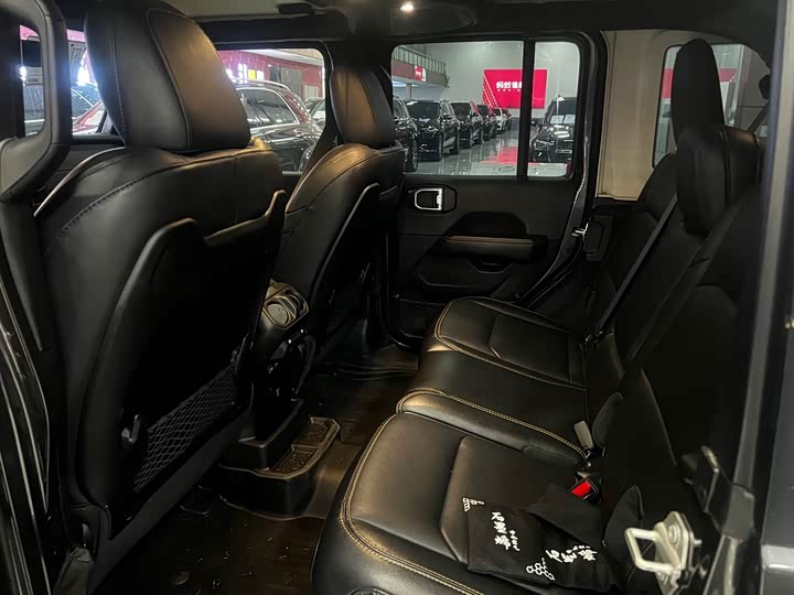 Jeep Wrangler 2024 2024款 2.0T 撒哈拉四门版