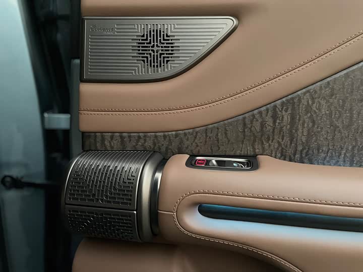 BYD Yangwang U8 2023 2023款 豪华版