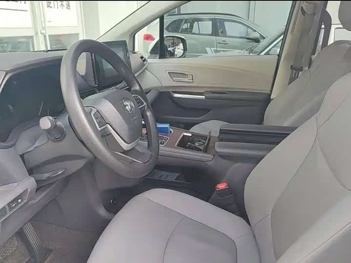 Toyota Granvia 2024 2024款 2.5L混动 舒适版