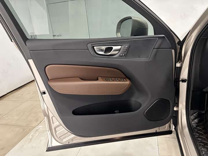 Volvo XC60 2025 2025款 B5 四驱智远豪华版