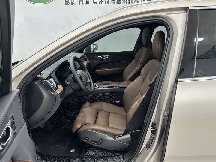 Volvo XC60 2025 2025款 B5 四驱智远豪华版
