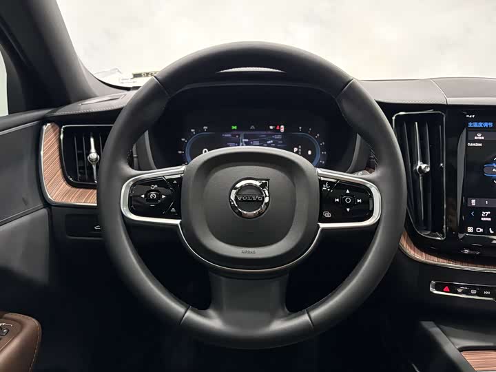 Volvo XC60 2025 2025款 B5 四驱智远豪华版