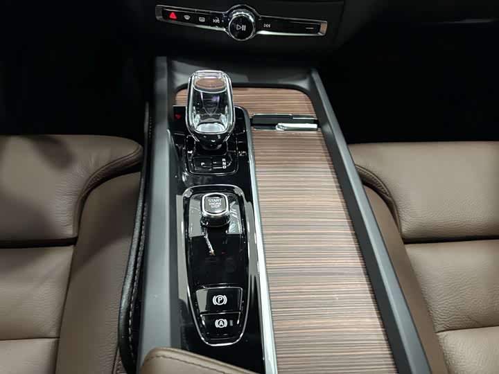 Volvo XC60 2025 2025款 B5 四驱智远豪华版