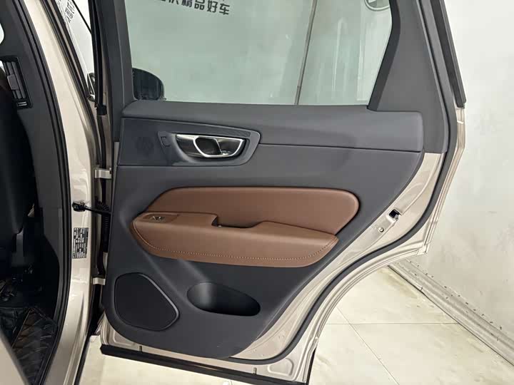 Volvo XC60 2025 2025款 B5 四驱智远豪华版