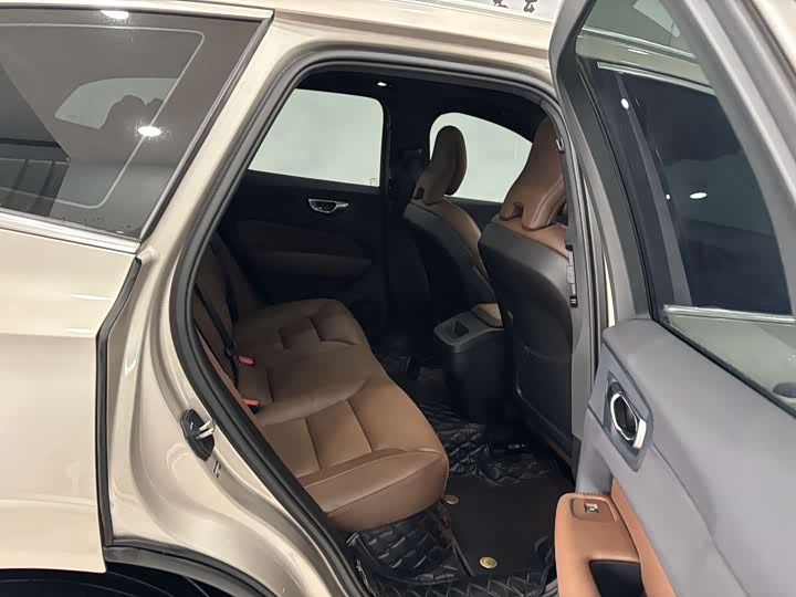 Volvo XC60 2025 2025款 B5 四驱智远豪华版