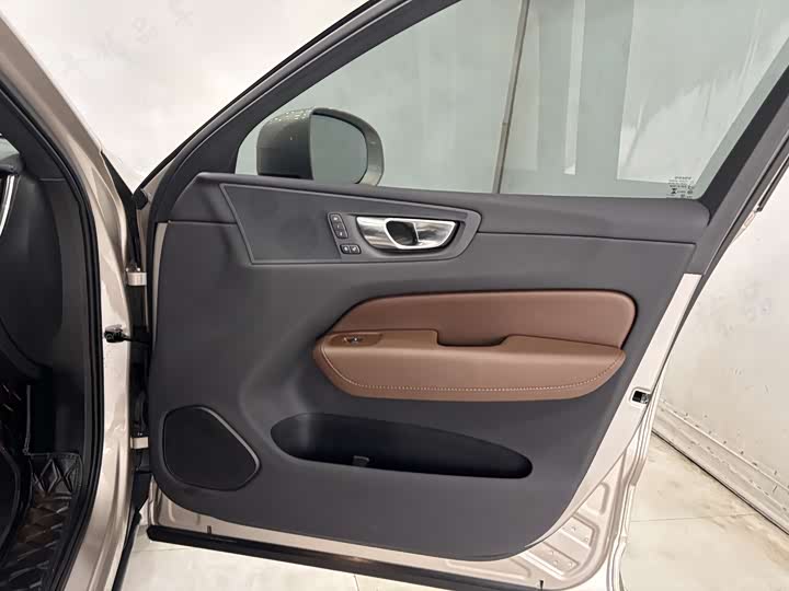 Volvo XC60 2025 2025款 B5 四驱智远豪华版