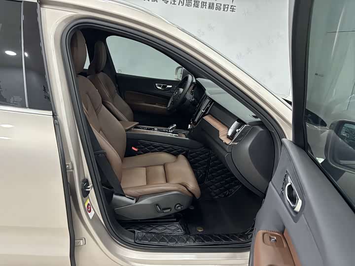 Volvo XC60 2025 2025款 B5 四驱智远豪华版