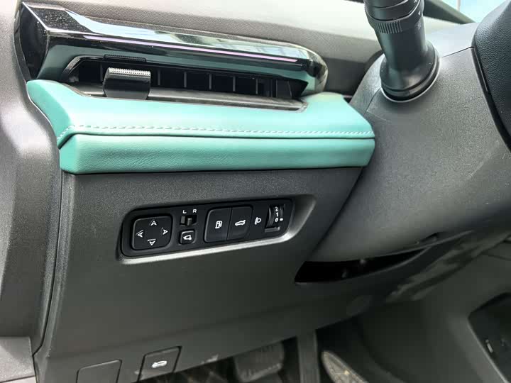 Changan UNI-V Hybrid 2024 2024款 蓝鲸智电iDD 136km 智尊型