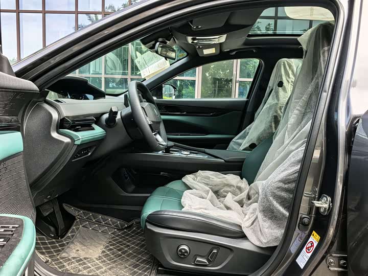 Changan UNI-V Hybrid 2024 2024款 蓝鲸智电iDD 136km 智尊型