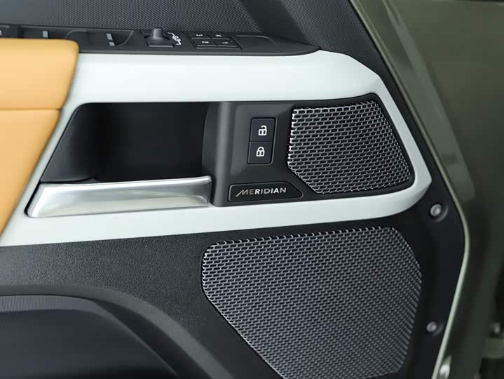 Land Rover Defender 2024 2024款 110 3.0T P400 暗黑特别版