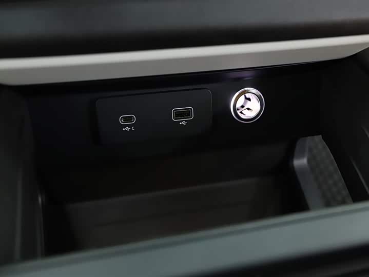 Land Rover Defender 2024 2024款 110 3.0T P400 暗黑特别版