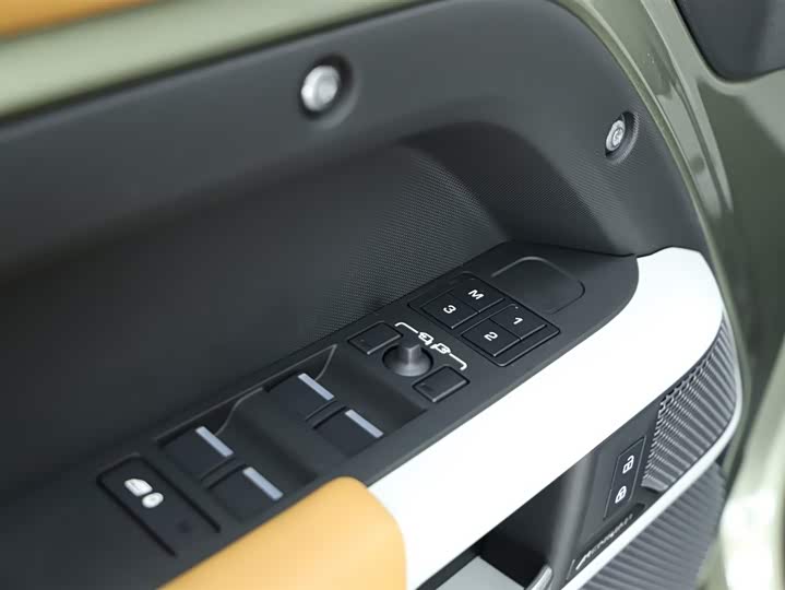 Land Rover Defender 2024 2024款 110 3.0T P400 暗黑特别版