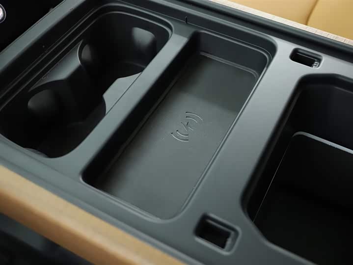 Land Rover Defender 2024 2024款 110 3.0T P400 暗黑特别版