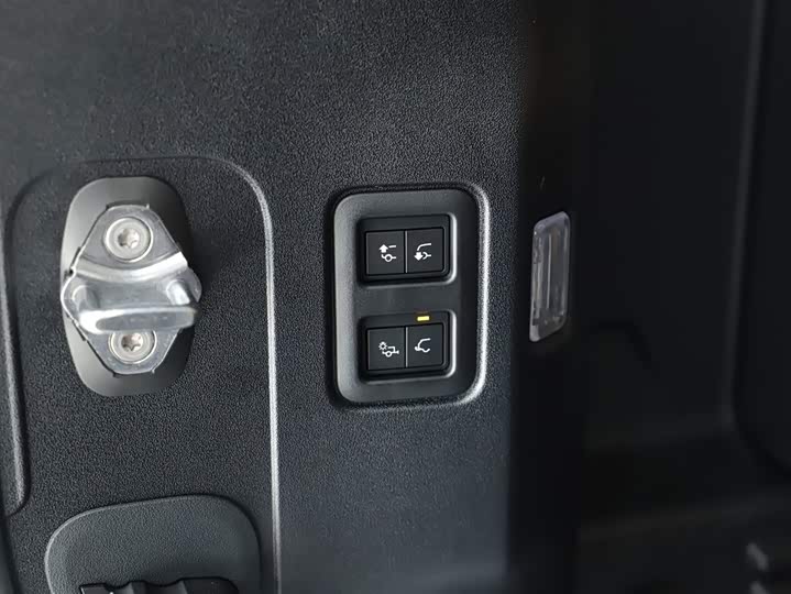 Land Rover Defender 2024 2024款 110 3.0T P400 暗黑特别版