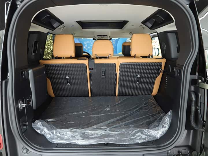 Land Rover Defender 2024 2024款 110 3.0T P400 暗黑特别版