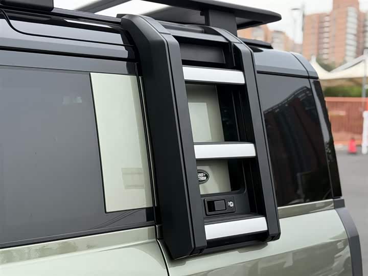 Land Rover Defender 2024 2024款 110 3.0T P400 暗黑特别版