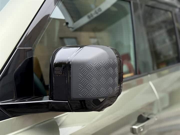 Land Rover Defender 2024 2024款 110 3.0T P400 暗黑特别版