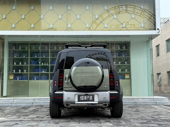 Land Rover Defender 2024 2024款 110 3.0T P400 暗黑特别版