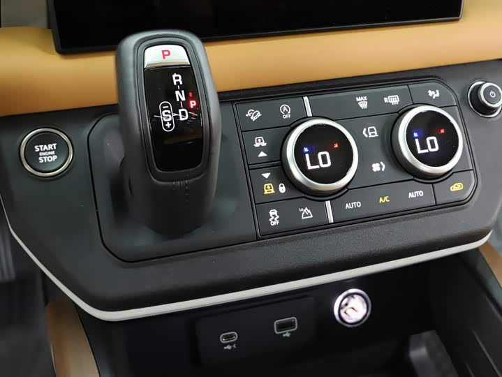 Land Rover Defender 2024 2024款 110 3.0T P400 暗黑特别版