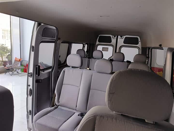 Foton Tuyano 2021 2021款 2.0T手动通途加长轴中顶9座4F20TC3