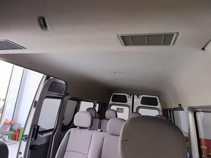 Foton Tuyano 2021 2021款 2.0T手动通途加长轴中顶9座4F20TC3