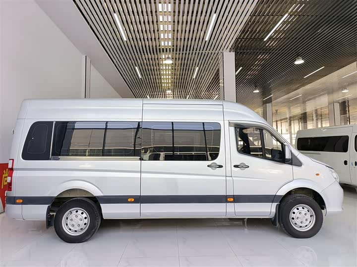 Foton Tuyano 2021 2021款 2.0T手动通途加长轴中顶9座4F20TC3
