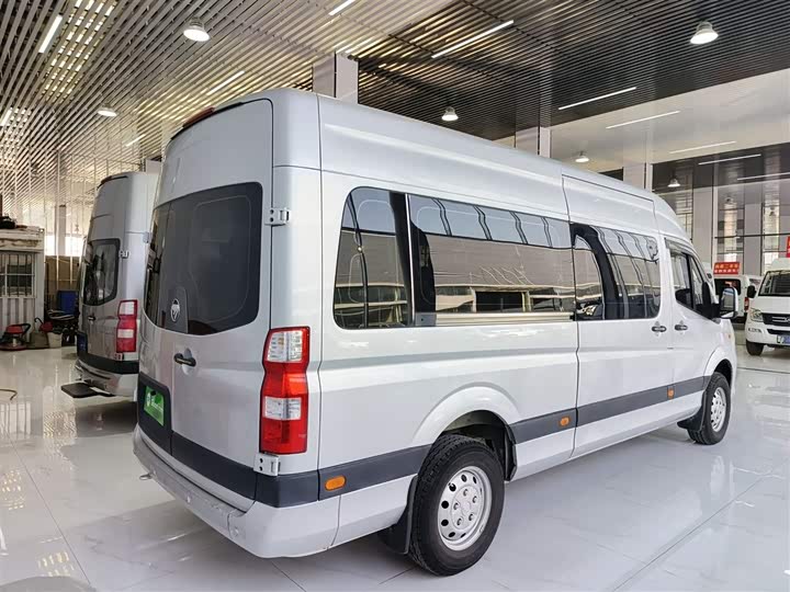 Foton Tuyano 2021 2021款 2.0T手动通途加长轴中顶9座4F20TC3