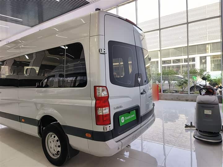 Foton Tuyano 2021 2021款 2.0T手动通途加长轴中顶9座4F20TC3