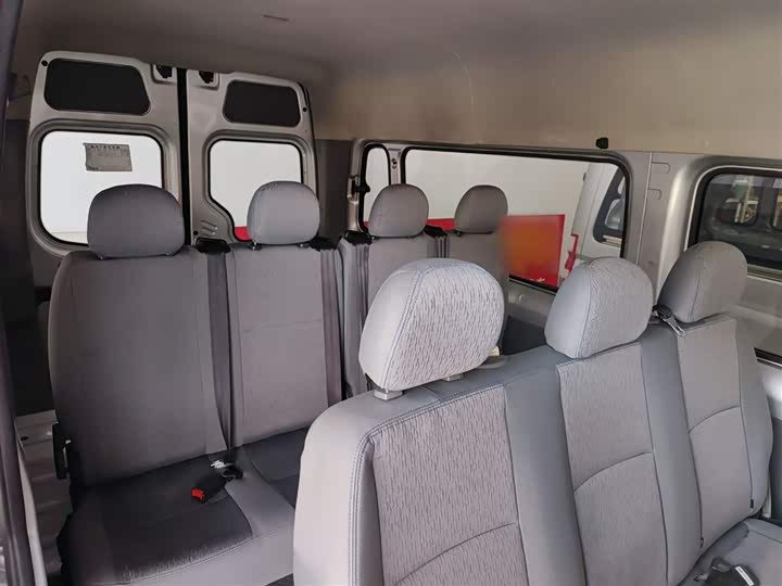 Foton Tuyano 2021 2021款 2.0T手动通途加长轴中顶9座4F20TC3